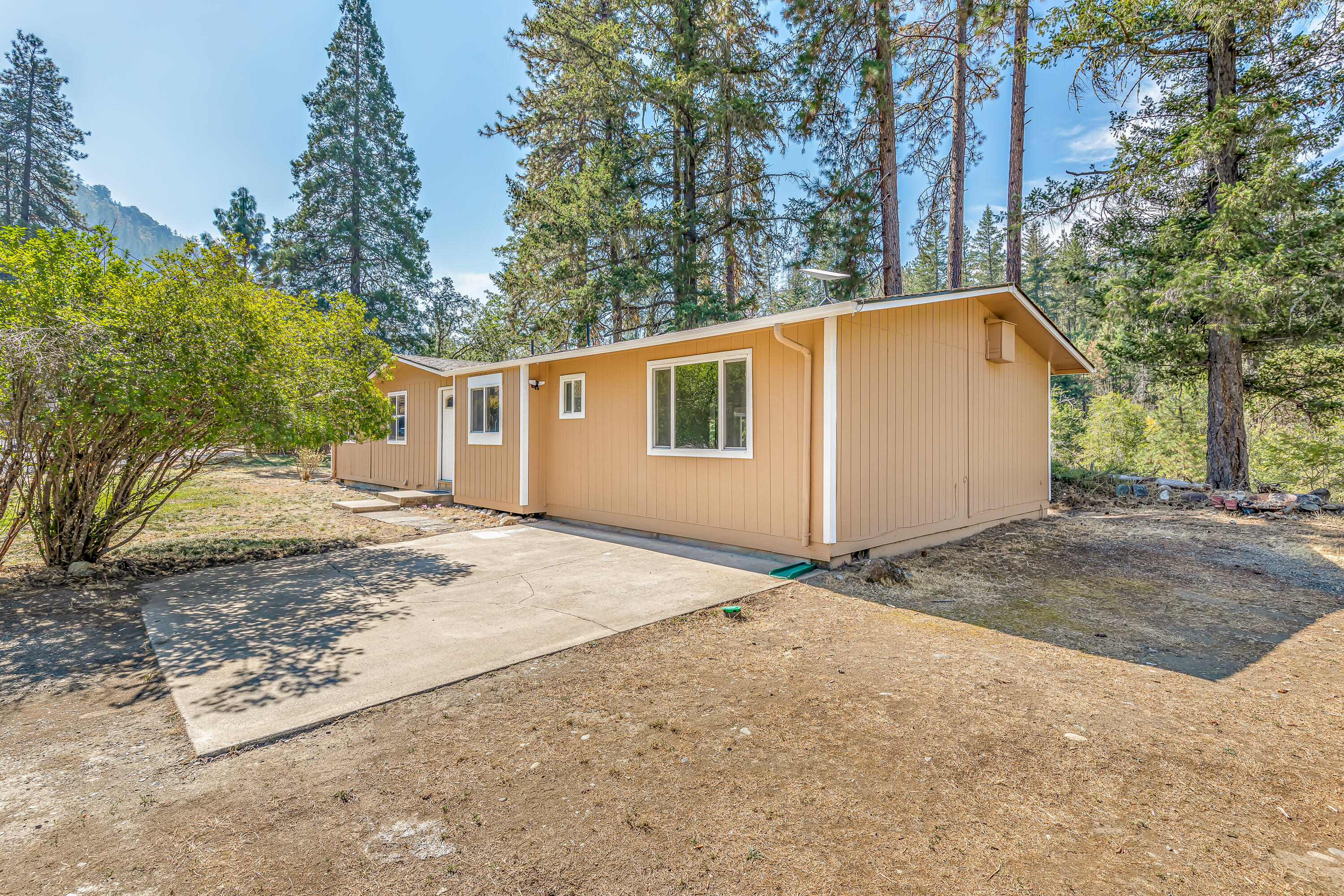 14350 Upper Applegate Road Jacksonville, OR 97530 - Photo 37 of 43 27
