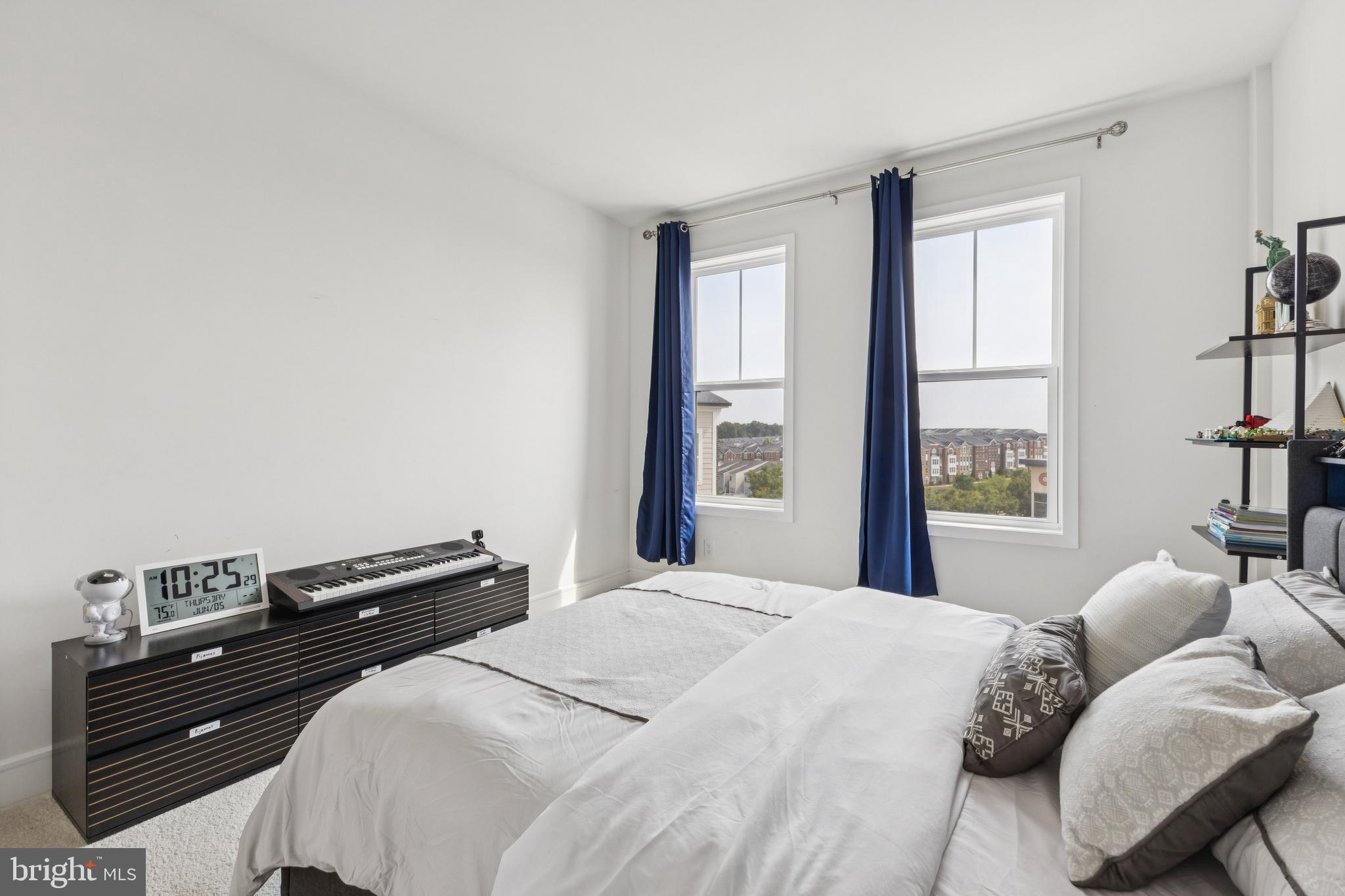 42597 Nubbins Terrace Ashburn, VA 20147 - Photo 30 of 40 a bedroom with a bed and a window