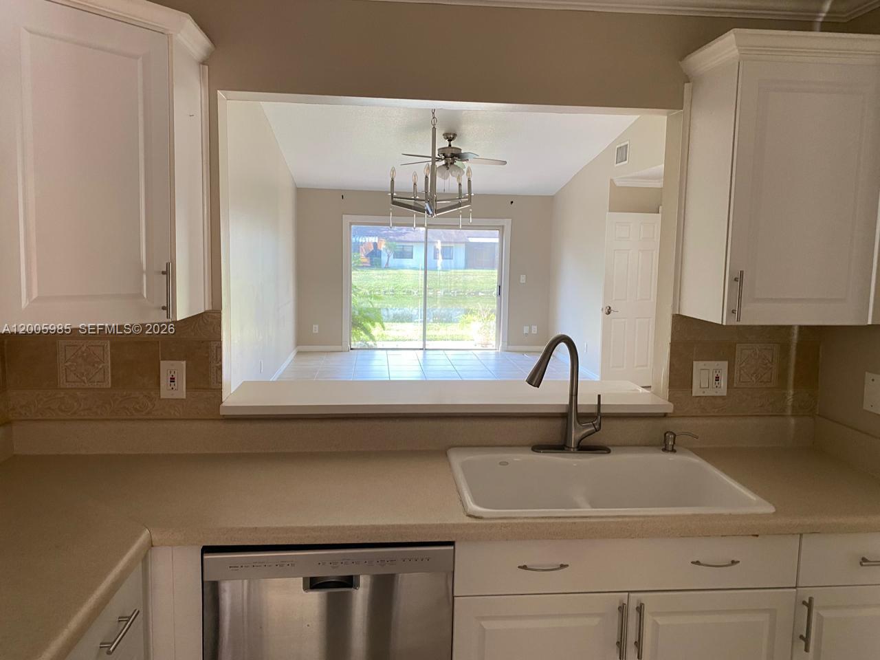 803 Southwest 119th Way Davie, FL 33325 - Photo 5 of 8