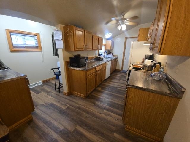 231 East Center Street Shawano, WI 54166 - Photo 3 of 12