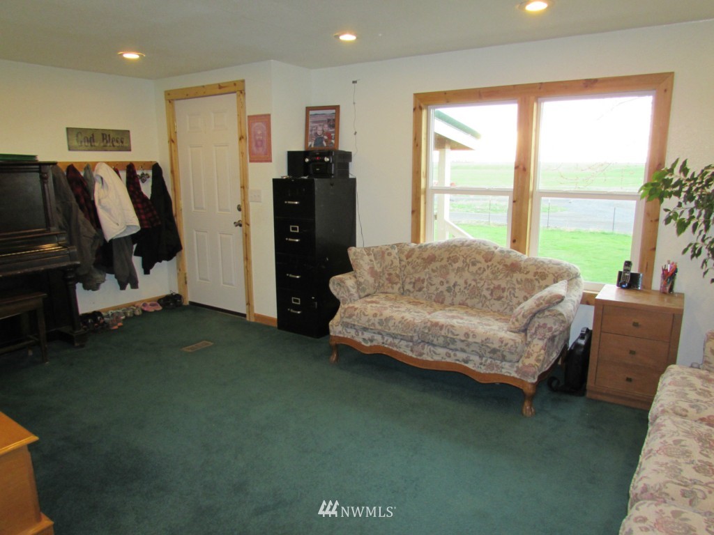 8999 Rd N Northeast Moses Lake, WA 98837 - Photo 3 of 23 Gallery Image 3