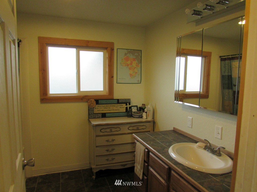 8999 Rd N Northeast Moses Lake, WA 98837 - Photo 9 of 23 Gallery Image 9