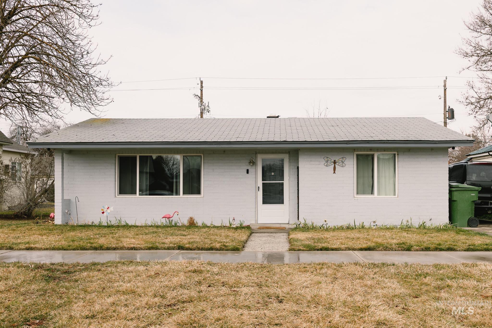 Ranch-style home with a front lawn and brick siding