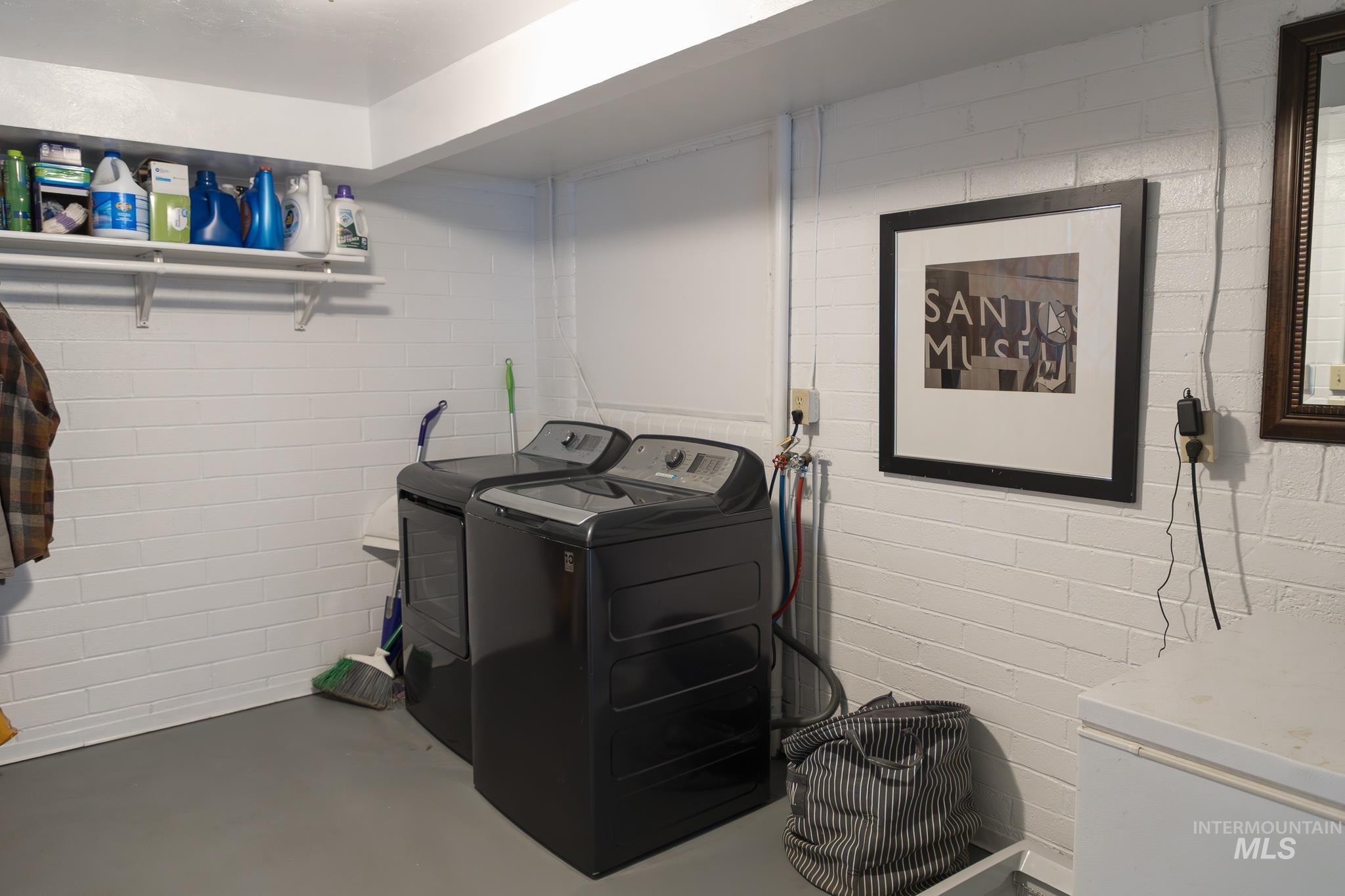 661 Southwest 3rd Street Ontario, OR 97914 - Photo 28 of 45 Laundry room with finished concrete floors and separate washer and dryer
