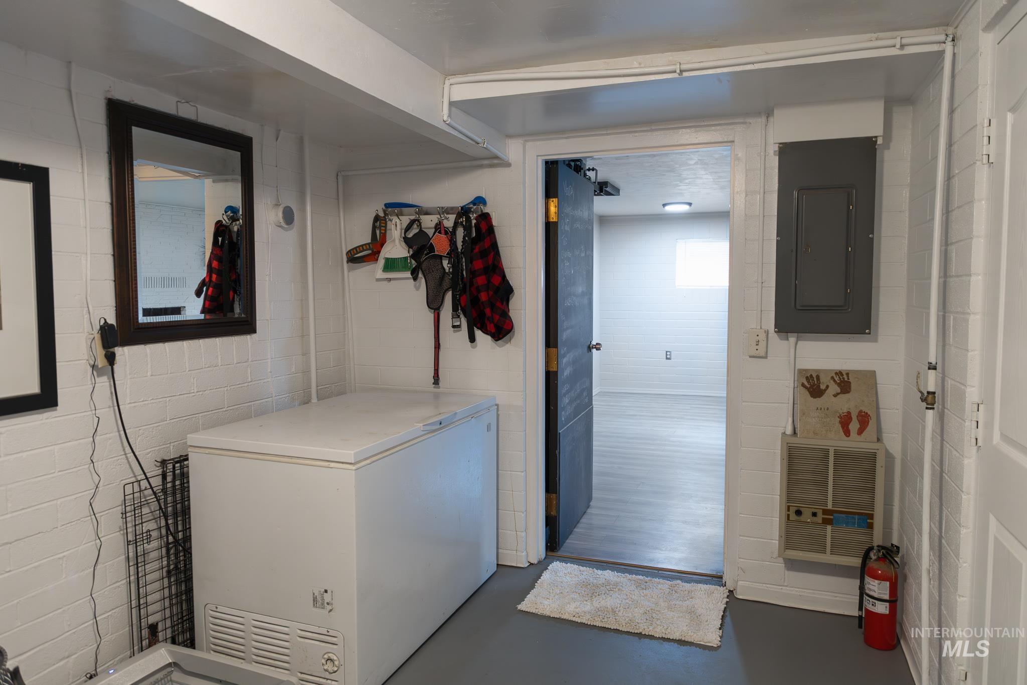 661 Southwest 3rd Street Ontario, OR 97914 - Photo 30 of 45 Laundry area with finished concrete floors and electric panel