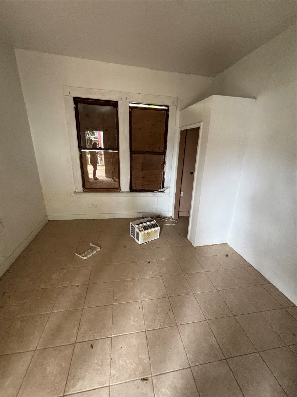 1916 Everett Street Houston, TX 77009 - Photo 3 of 6 a view of a storage & utility room