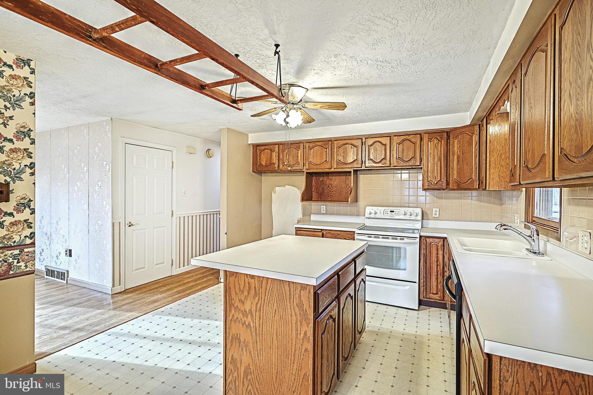 1225 Homewood Road York, PA 17402 - Photo 11 of 36 Gallery Image 11