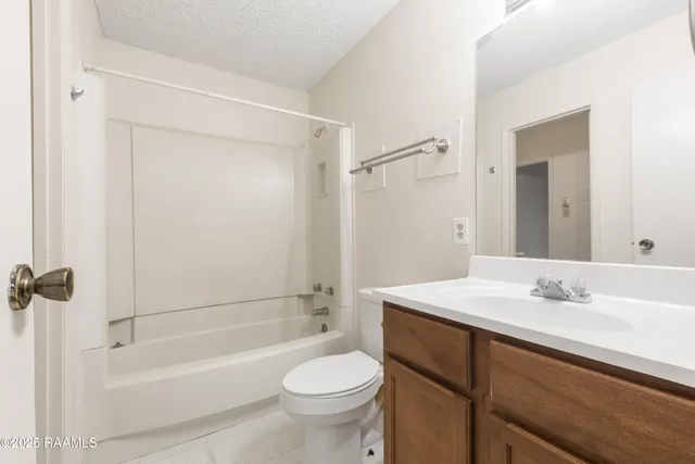 $900 | 504 Knollwood Circle, Unit A, Lafayette, LA 70506