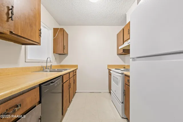 $900 | 504 Knollwood Circle, Unit A, Lafayette, LA 70506