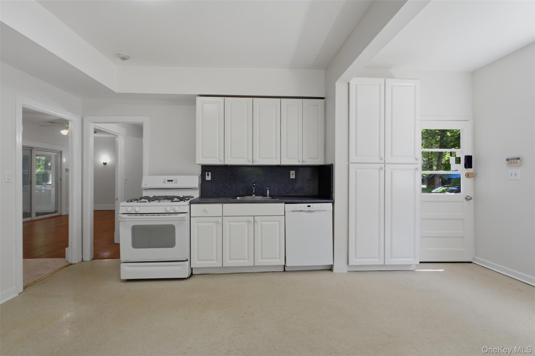 65 South State Road Briarcliff Manor, NY 10510 - Photo 4 of 30