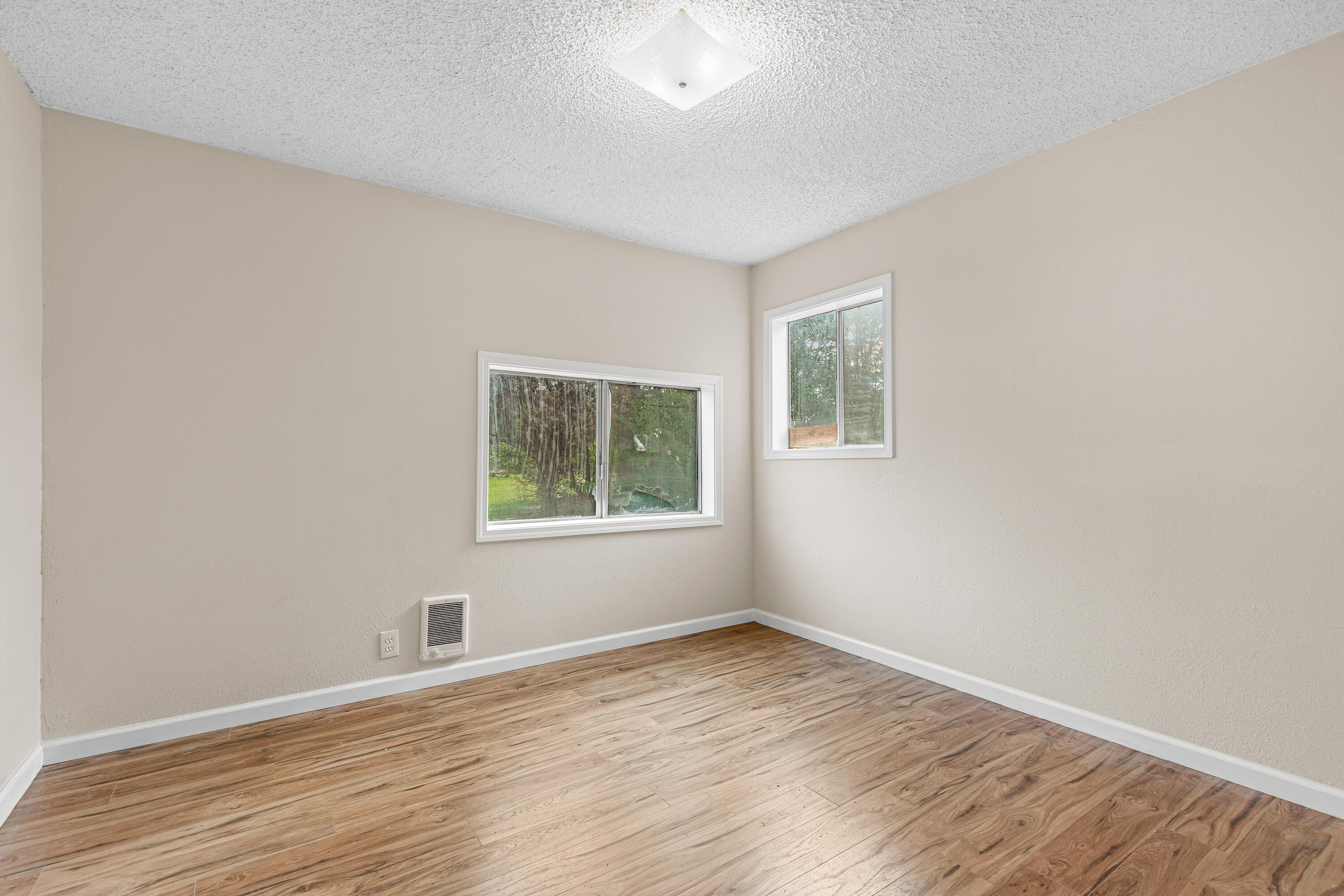 180 Long Acres Road Grants Pass, OR 97527 - Photo 15 of 35 9R9A9043