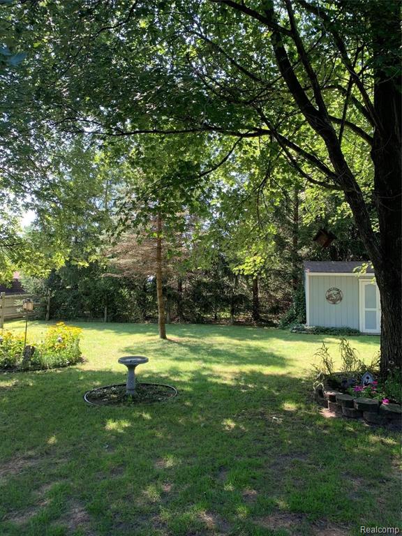 12311 Grafton Road Carleton, MI 48117 - Photo 10 of 36