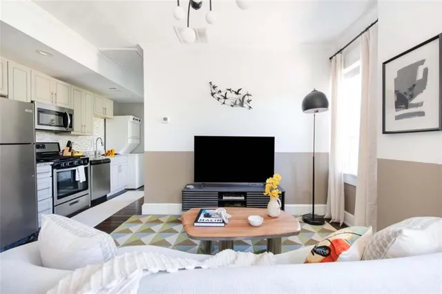 $1,700 | 1351 Oxford Road Northeast, Unit 4, Atlanta, GA 30307