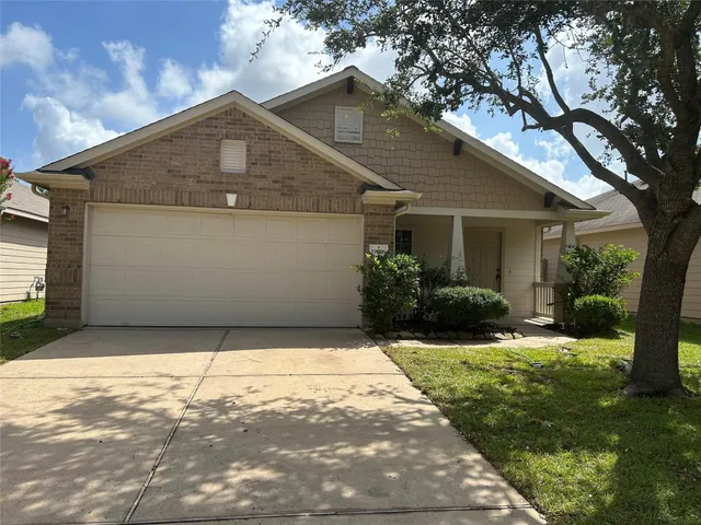 $1,800 | 19006 Kenswick Cove Drive, Tomball, TX 77375