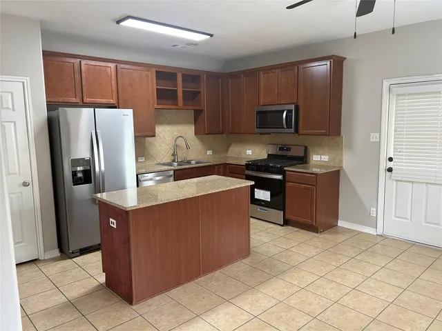 $1,800 | 19006 Kenswick Cove Drive, Tomball, TX 77375