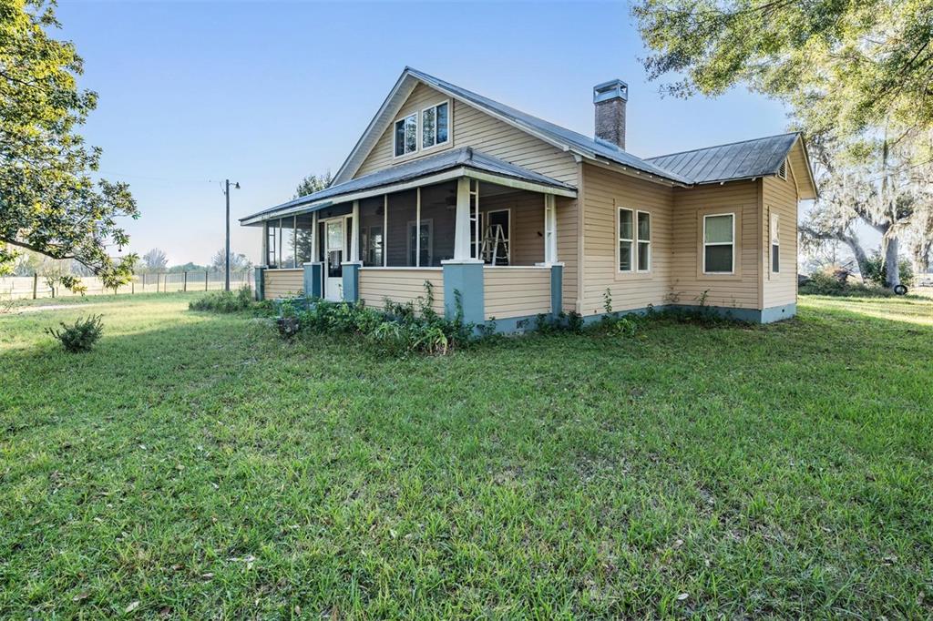 7207 Elwood Road Zephyrhills, FL 33540 - Photo 3 of 23