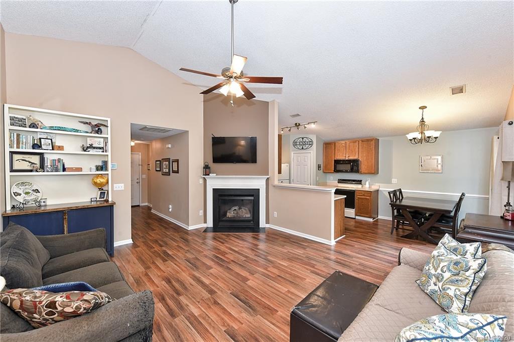 10706 Gold Pan Road Charlotte, NC 28215 - Photo 3 of 36 Gallery Image 3