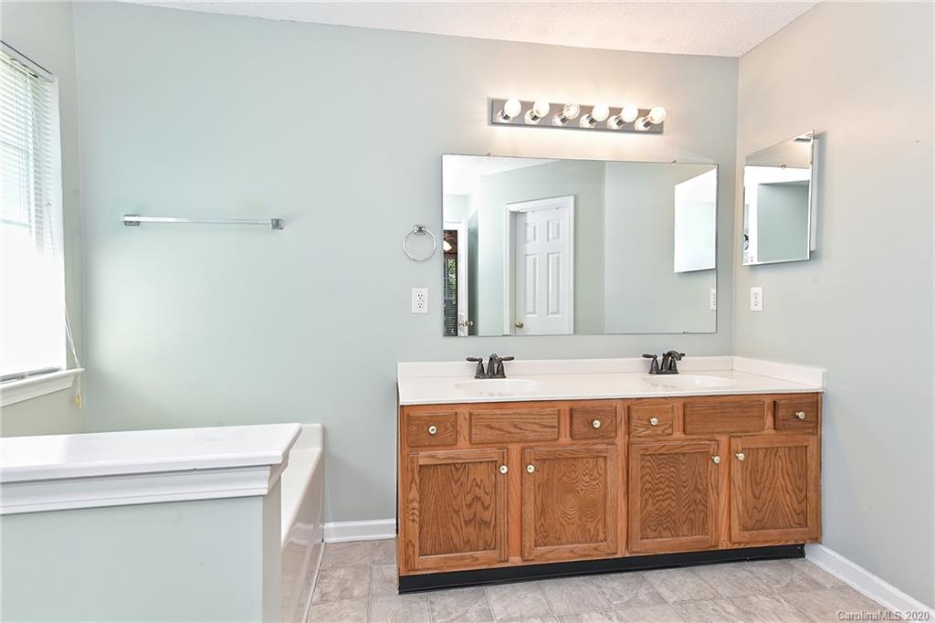 10706 Gold Pan Road Charlotte, NC 28215 - Photo 25 of 36 Gallery Image 25