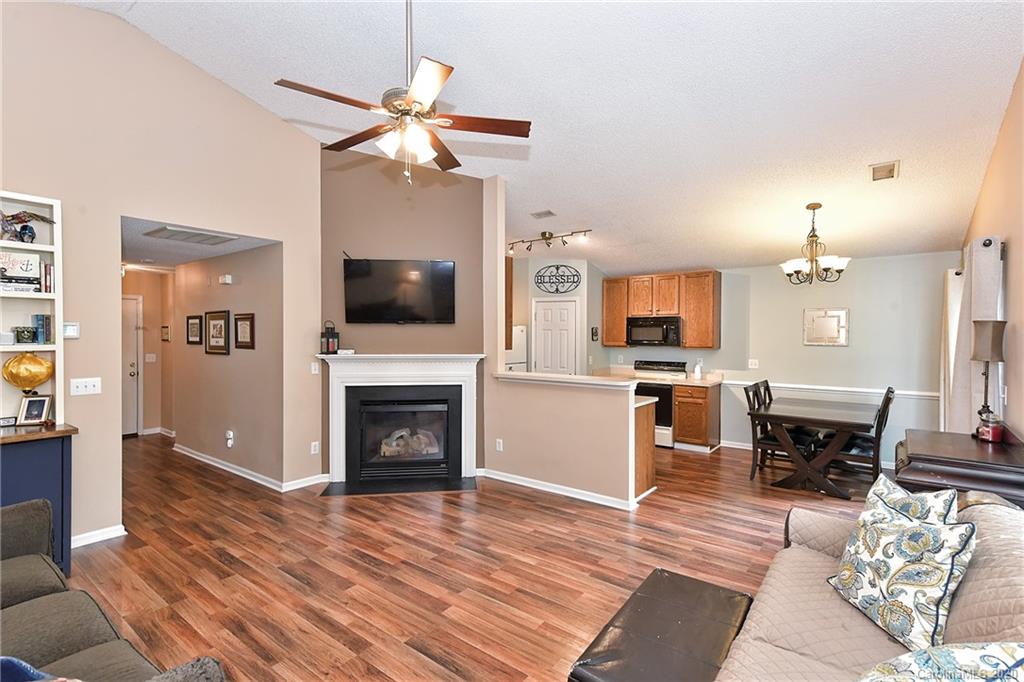 10706 Gold Pan Road Charlotte, NC 28215 - Photo 4 of 36 Gallery Image 4