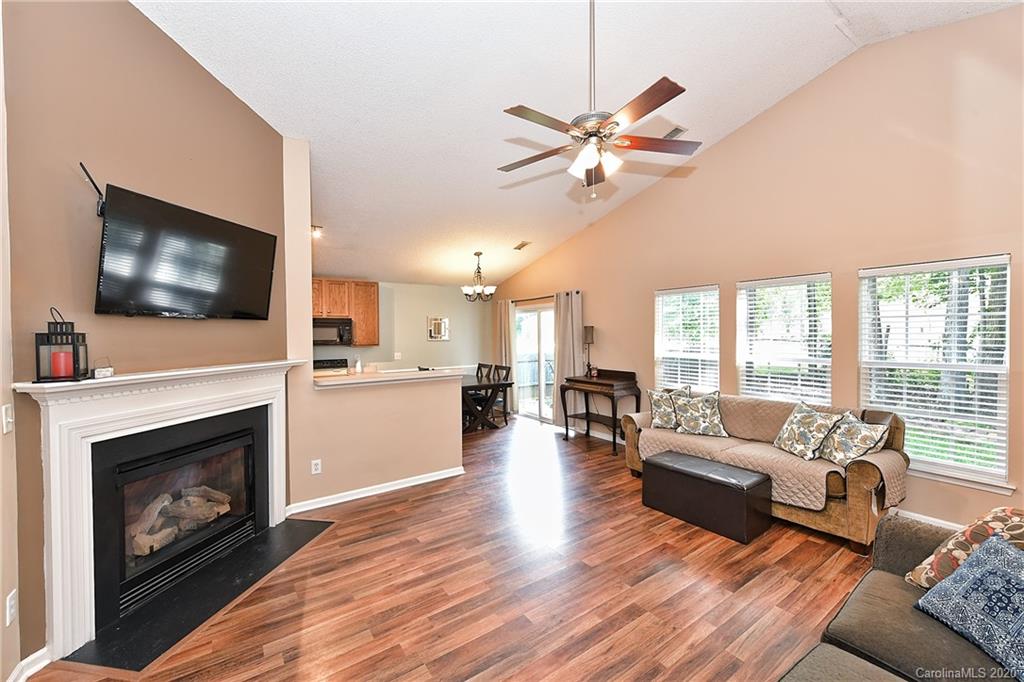 10706 Gold Pan Road Charlotte, NC 28215 - Photo 5 of 36 Gallery Image 5