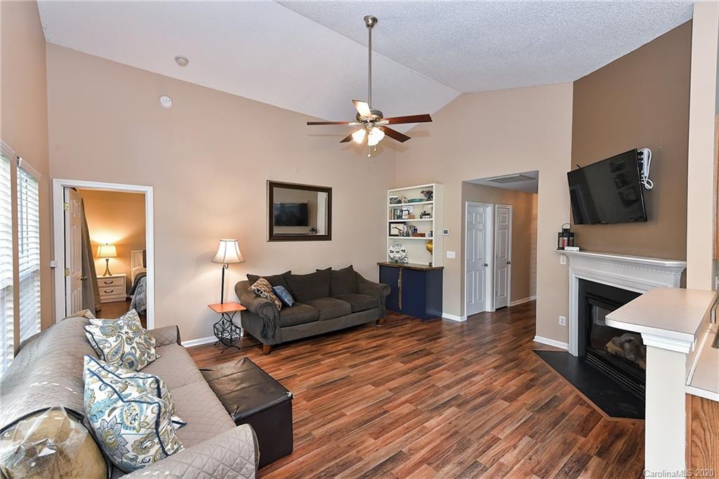 10706 Gold Pan Road Charlotte, NC 28215 - Photo 7 of 36 Gallery Image 7