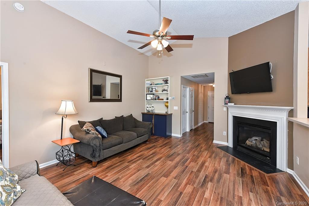 10706 Gold Pan Road Charlotte, NC 28215 - Photo 8 of 36 Gallery Image 8