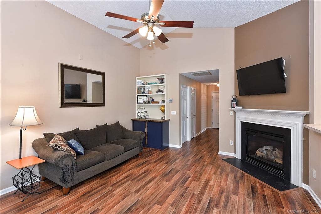 10706 Gold Pan Road Charlotte, NC 28215 - Photo 9 of 36 Gallery Image 9