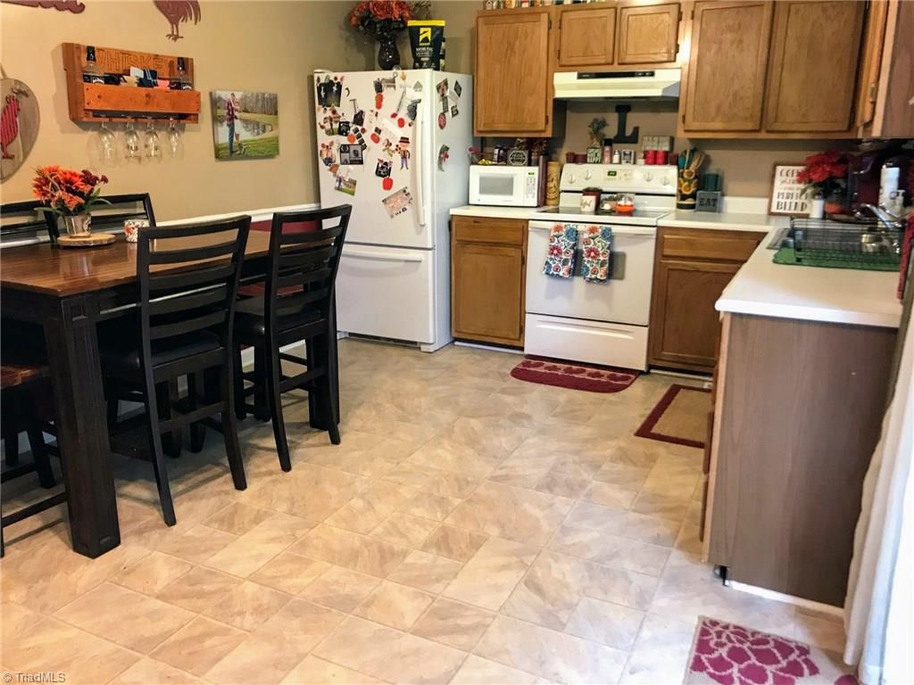 5552 Jason Road Greensboro, NC 27405 - Photo 6 of 22 Gallery Image 6