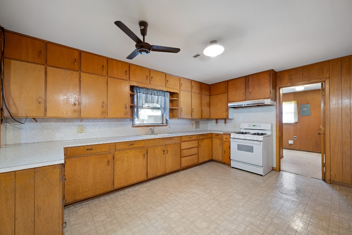 314 County Road 233 Wharton, TX 77488 - Photo 12 of 36 a kitchen with stainless steel appliances sink stove refrigerator and cabinets