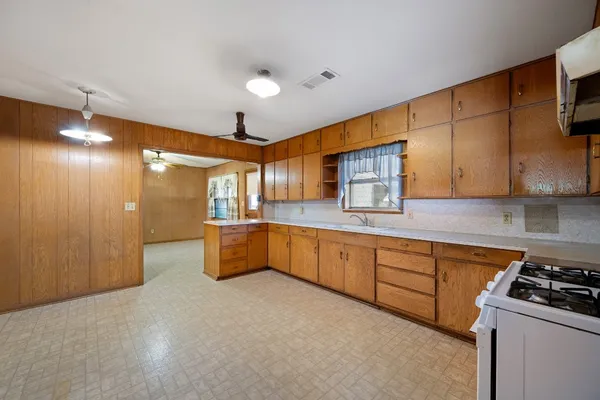 $499,999 | 314 County Road 233, Wharton, TX 77488