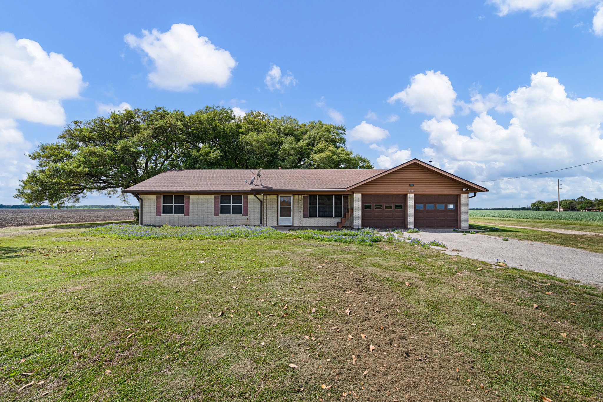 314 County Road 233 Wharton, TX 77488 - Photo 2 of 36 a front view of a house with a garden