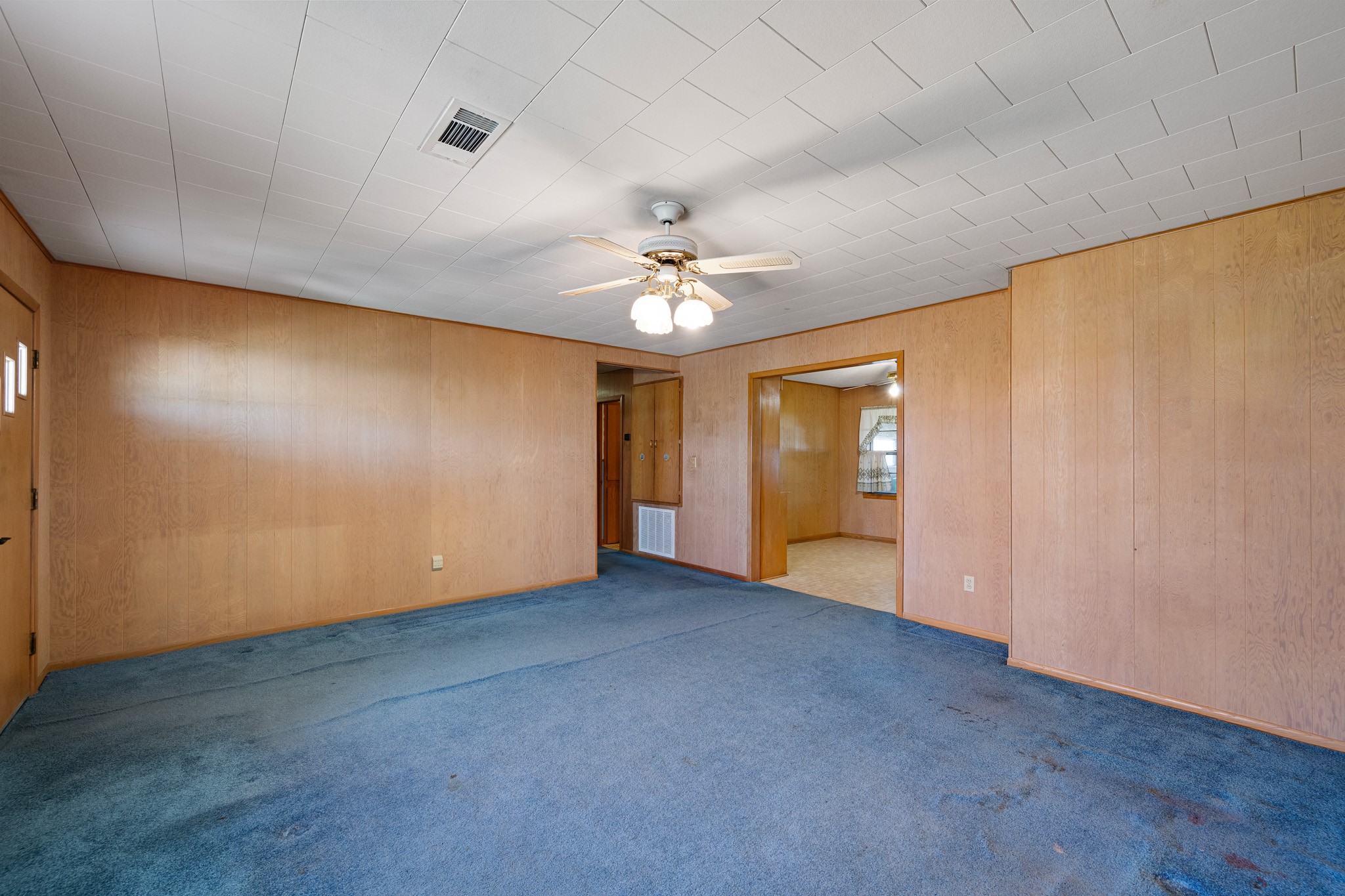 314 County Road 233 Wharton, TX 77488 - Photo 8 of 36 a view of an empty room with a window