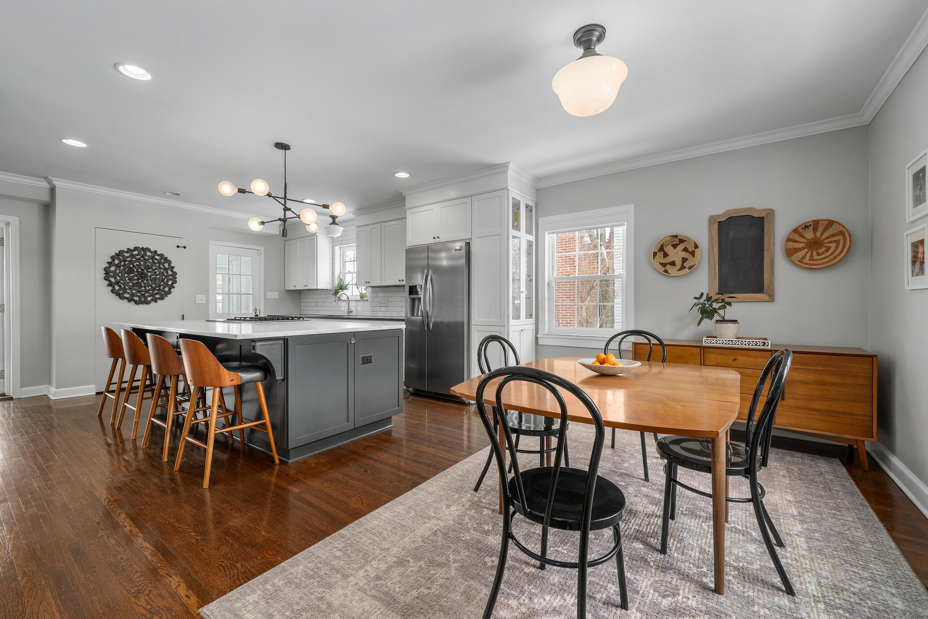 285 South Cassingham Road Columbus, OH 43209 - Photo 10 of 60 DSC07046