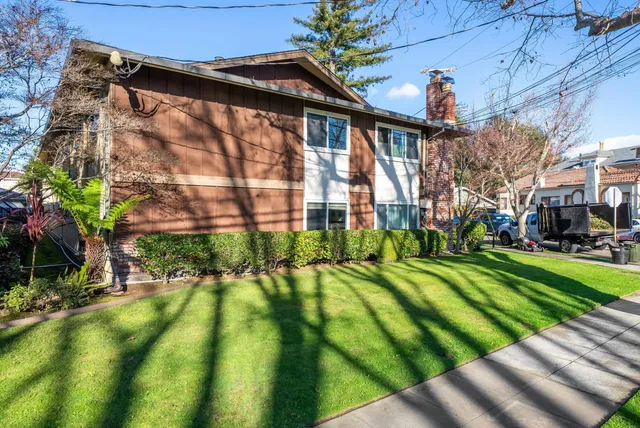 a view of a house with a yard