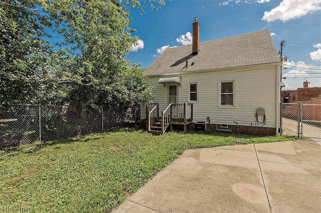 1458 Sunset Road Cleveland, OH 44124 - Photo 31 of 33