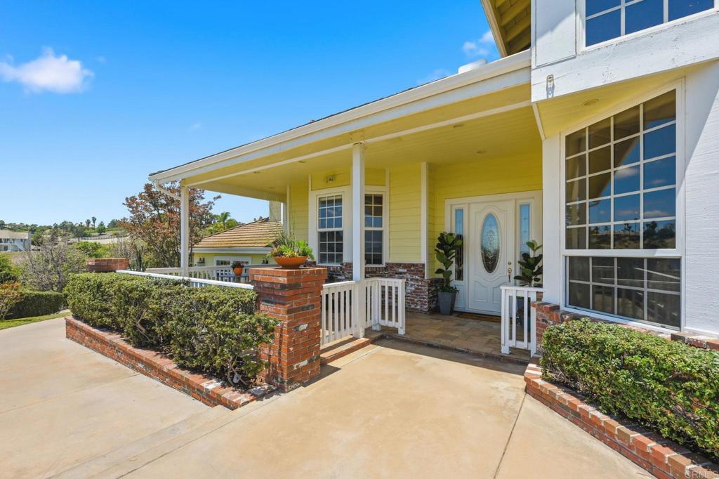 2292 Dos Lomas Fallbrook, CA 92028 - Photo 5 of 71 Decorative front door
