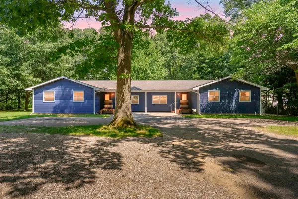 $400,000 | 45888 County Road 653, Paw Paw, MI 49079