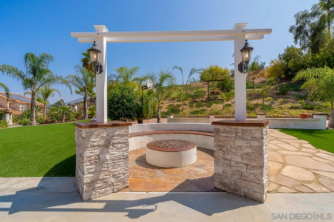 11335 Shadow Ranch Road La Mesa, CA 91941 - Photo 5 of 27 Gallery Image 5