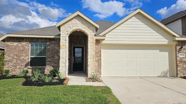 $2,400 | 7406 Bartoncliff Drive, Katy, TX 77493