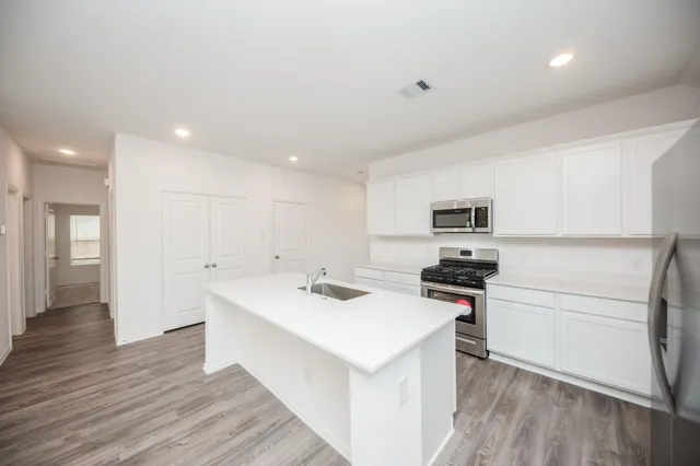 $2,400 | 7406 Bartoncliff Drive, Katy, TX 77493