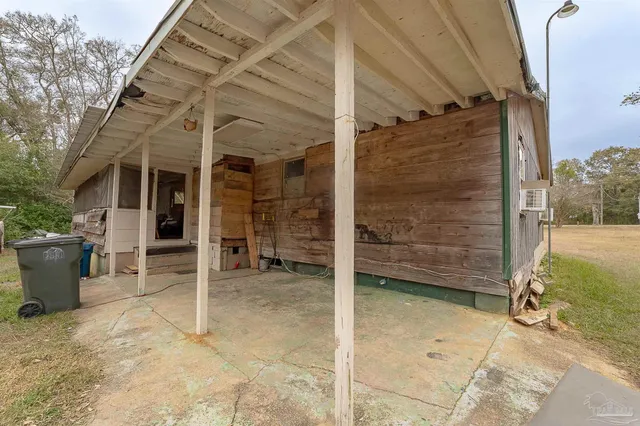 a view of an outdoor space