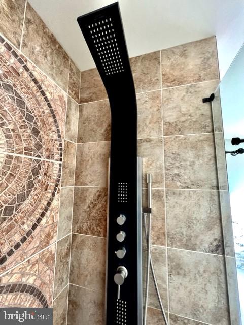 6 Johnson Mill Ridge Fredericksburg, VA 22406 - Photo 35 of 66 Love the Shower Faucet!