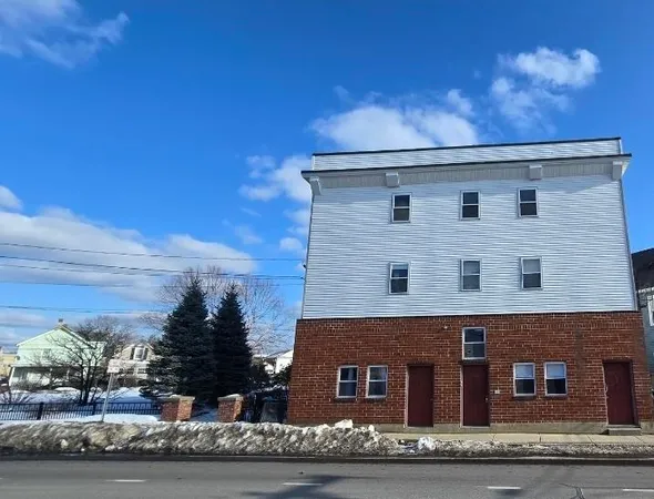 $1,800 | 26 Ledge Street, Unit B, Nashua, NH 03060