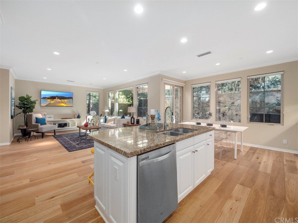 90 Bianco Irvine, CA 92618 - Photo 3 of 68