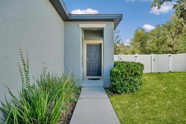 a view of a pathway in outside of the house