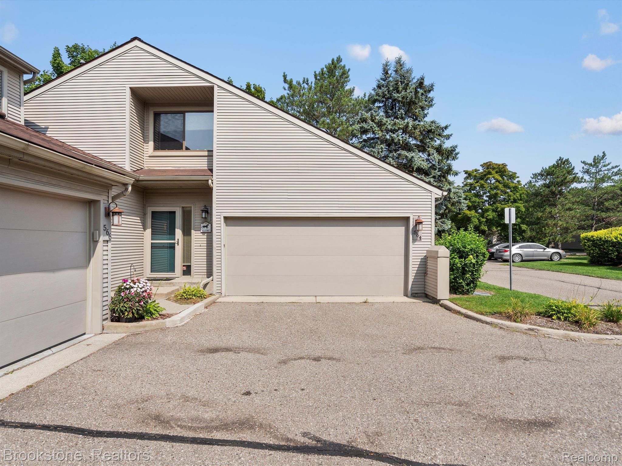 564 Victoria Rochester, MI 48307 - Photo 3 of 40 Gallery Image 3