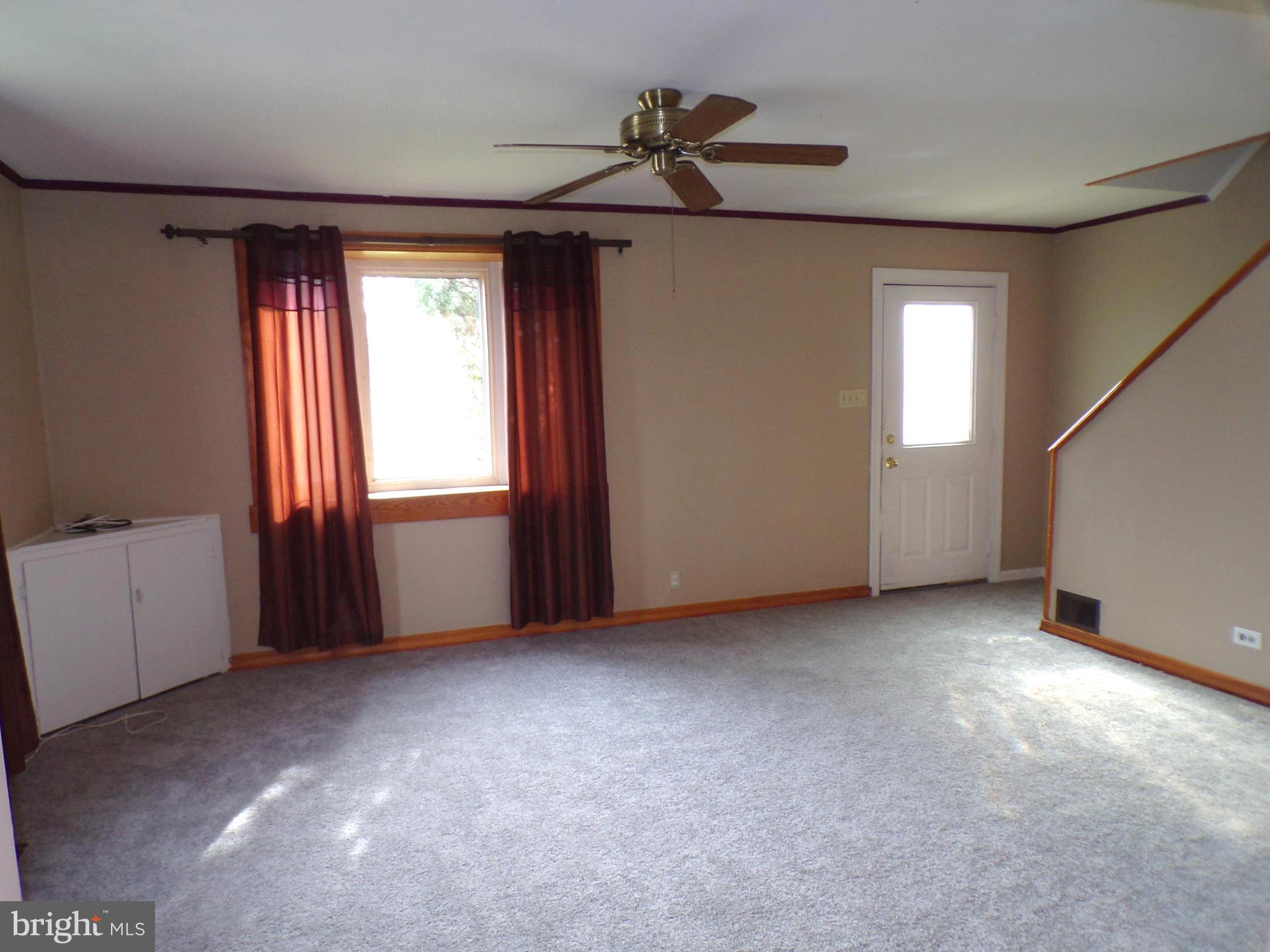3404 Sollers Point Road Baltimore, MD 21222 - Photo 11 of 28 Living Room