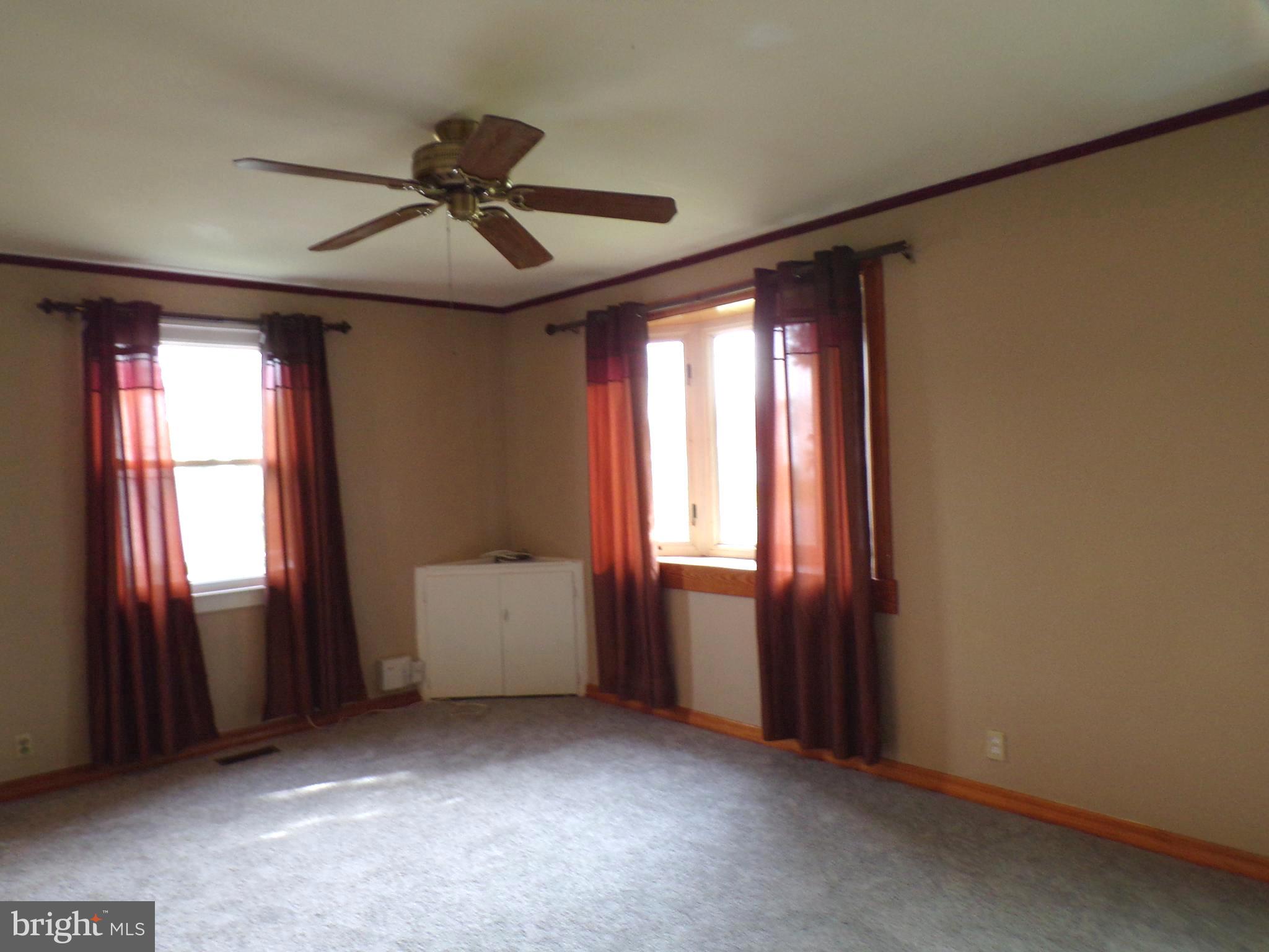 3404 Sollers Point Road Baltimore, MD 21222 - Photo 13 of 28 Living Room