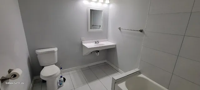 $1,800 | 7441 North Rogers Avenue, Unit 1B, Chicago, IL 60626