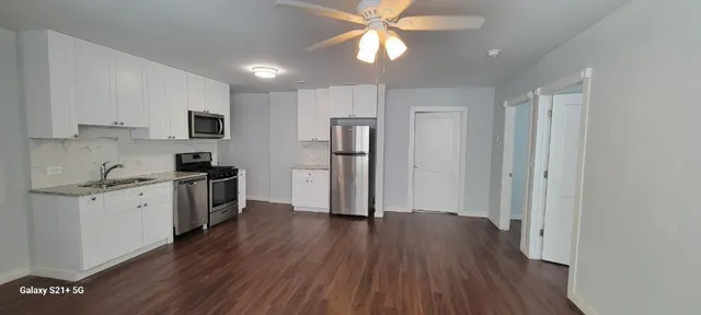 $1,800 | 7441 North Rogers Avenue, Unit 1B, Chicago, IL 60626